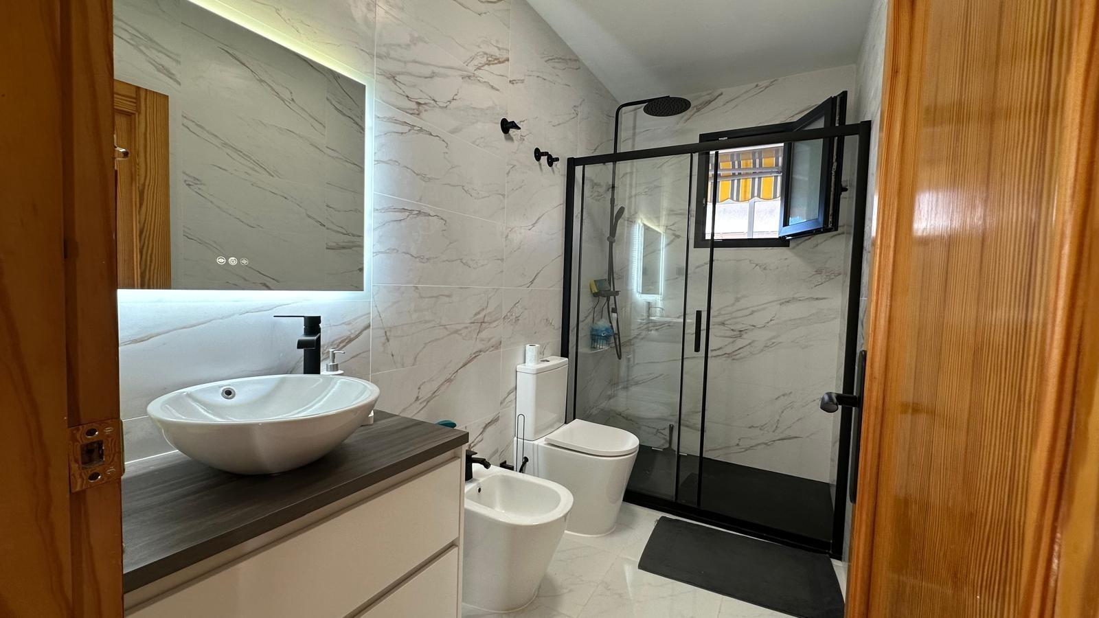 For sale - 2 Bedroom 1 Bathroom Apartment in Torrevieja - Centro  - Alicante