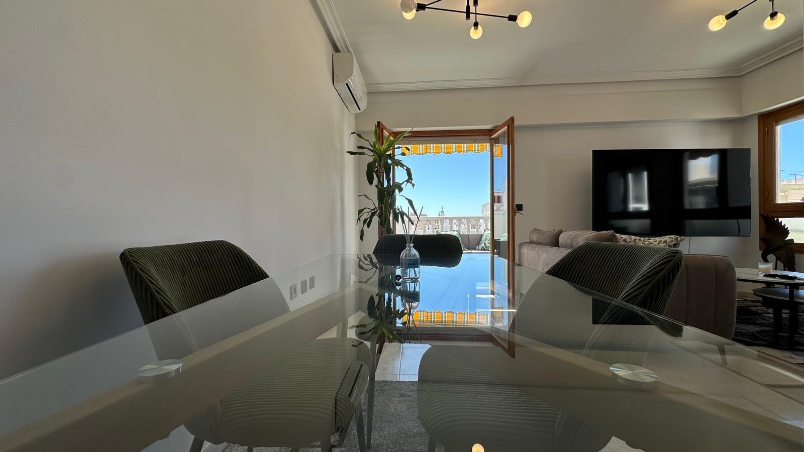 For sale - 2 Bedroom 1 Bathroom Apartment in Torrevieja - Centro  - Alicante