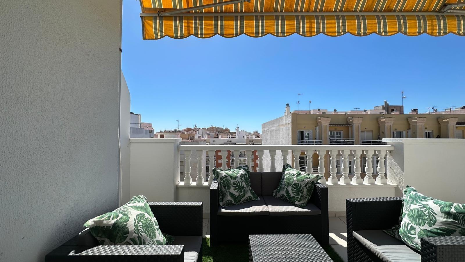 For sale - 2 Bedroom 1 Bathroom Apartment in Torrevieja - Centro  - Alicante