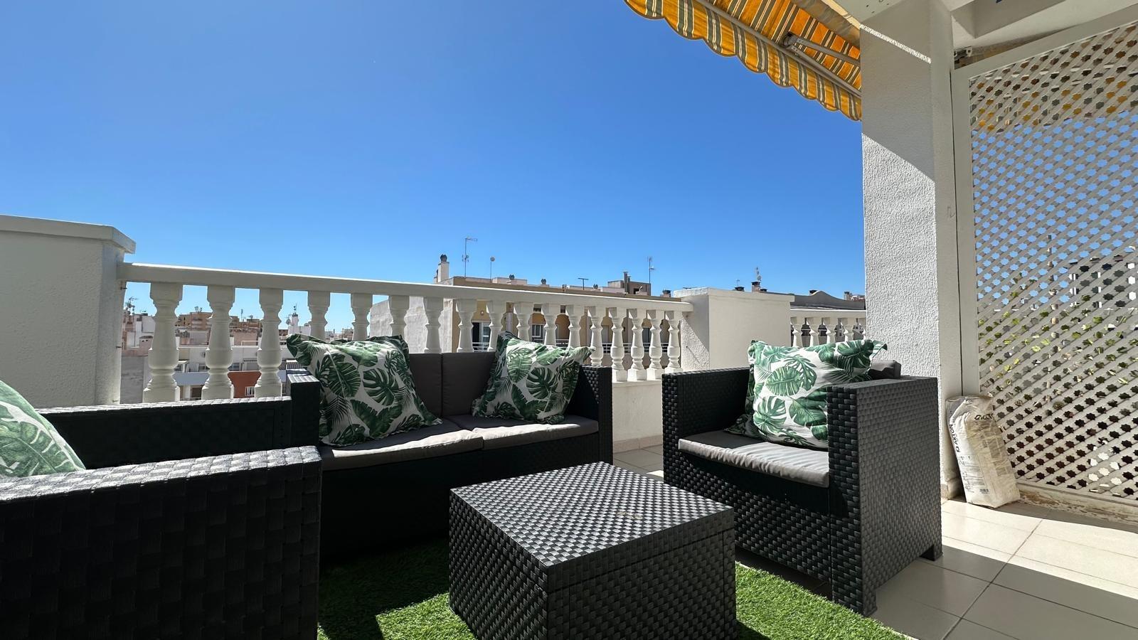 For sale - 2 Bedroom 1 Bathroom Apartment in Torrevieja - Centro  - Alicante