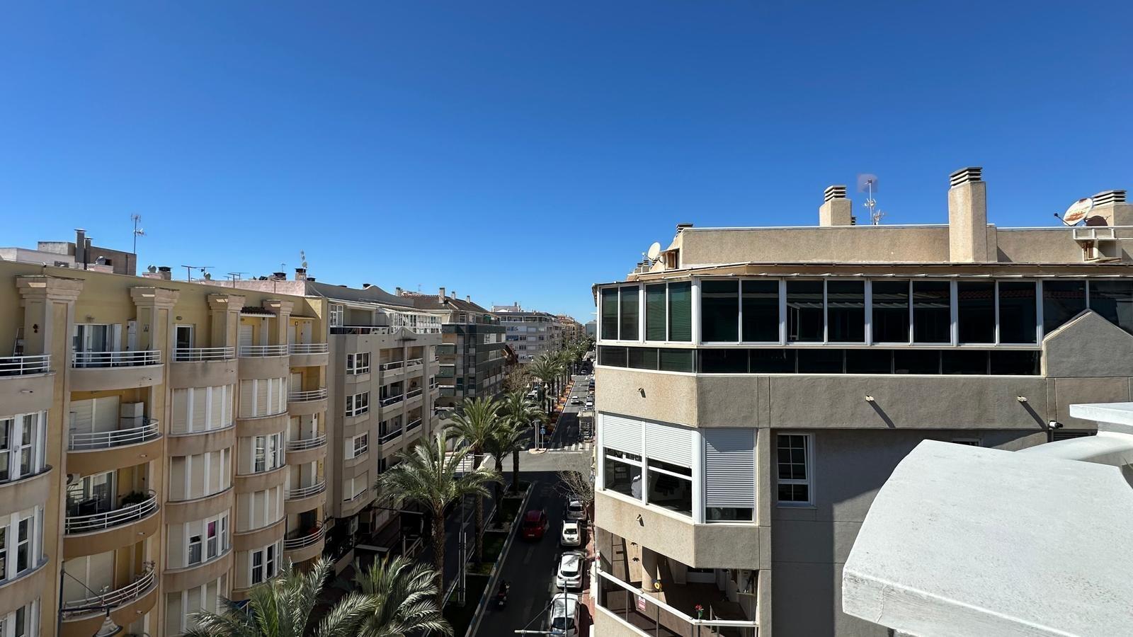 For sale - 2 Bedroom 1 Bathroom Apartment in Torrevieja - Centro  - Alicante