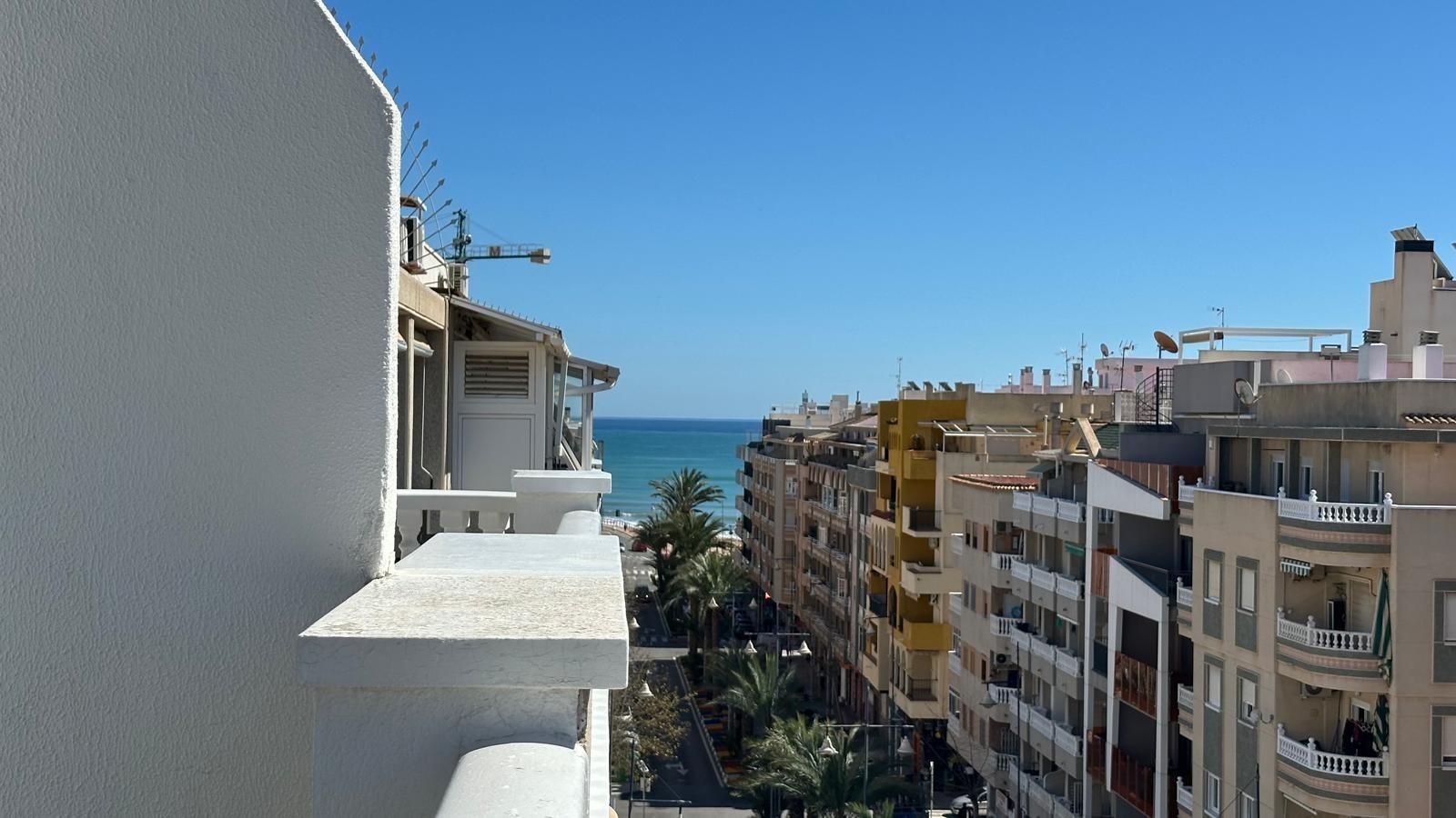 For sale - 2 Bedroom 1 Bathroom Apartment in Torrevieja - Centro  - Alicante