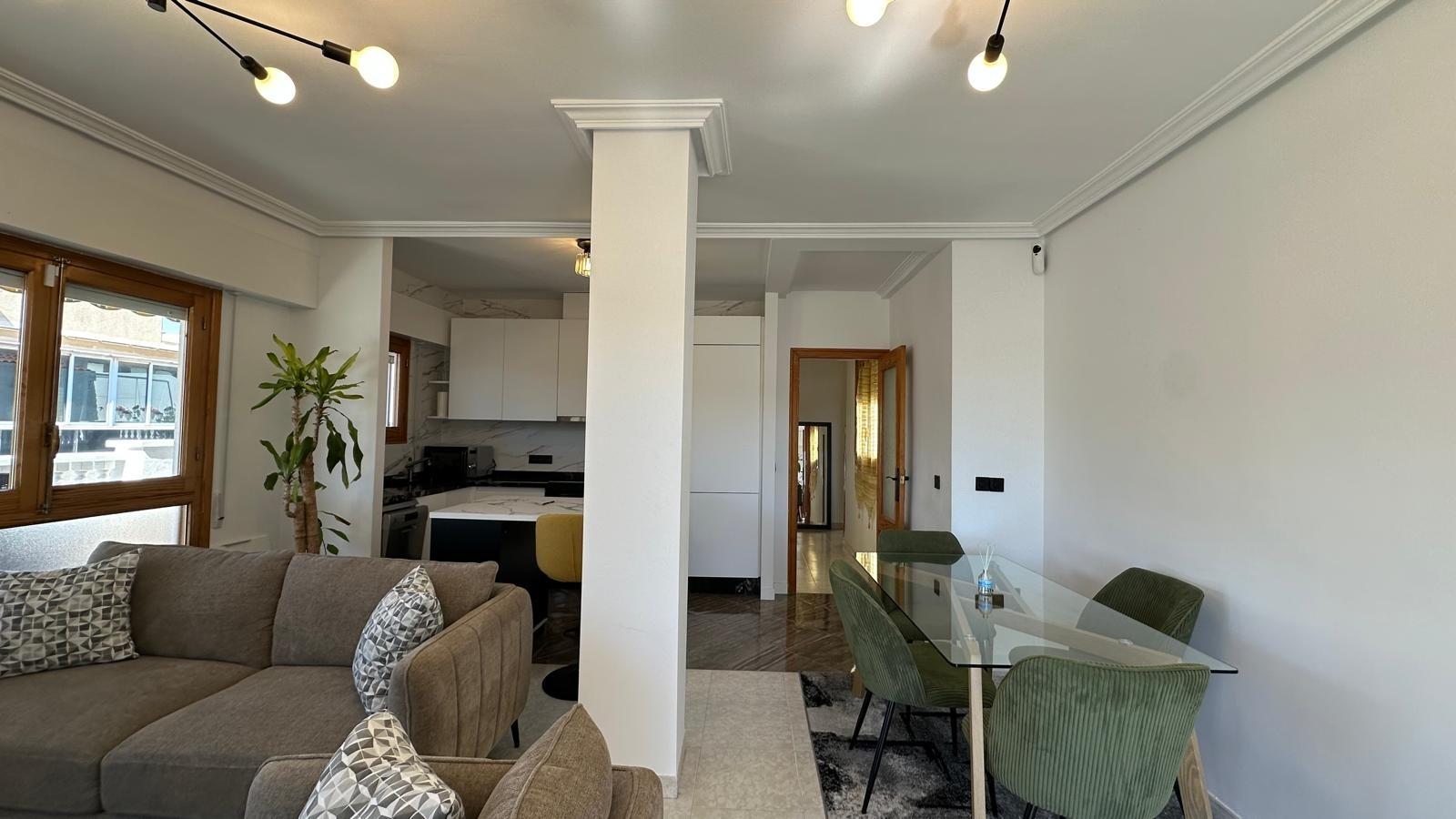 For sale - 2 Bedroom 1 Bathroom Apartment in Torrevieja - Centro  - Alicante