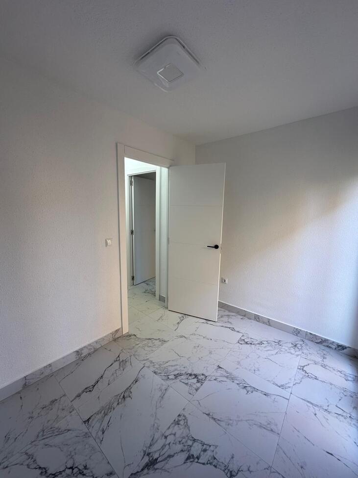 For sale - 3 Bedroom 1 Bathroom Apartment in Torrevieja - La Veleta  - Alicante