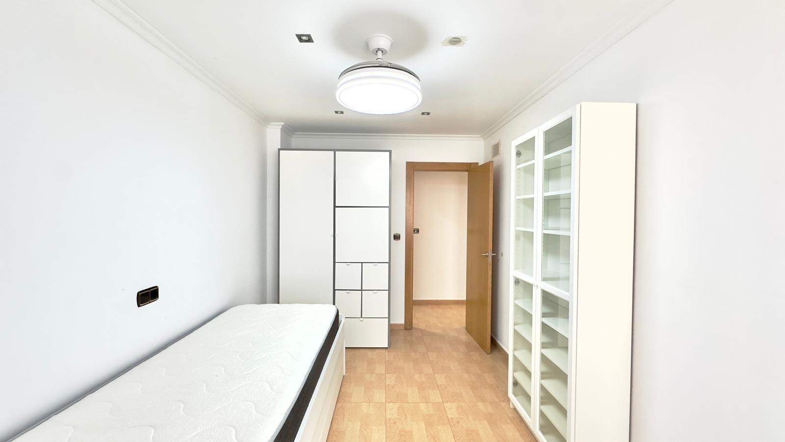 For sale - 3 Bedroom 1 Bathroom Apartment in Torrevieja - Centro  - Alicante