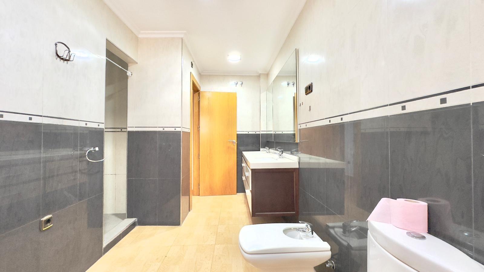 For sale - 3 Bedroom 1 Bathroom Apartment in Torrevieja - Centro  - Alicante