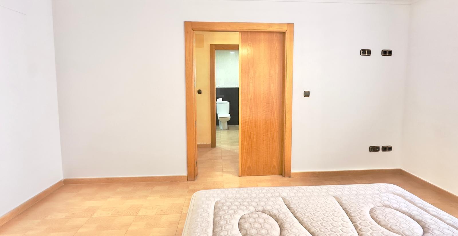 For sale - 3 Bedroom 1 Bathroom Apartment in Torrevieja - Centro  - Alicante