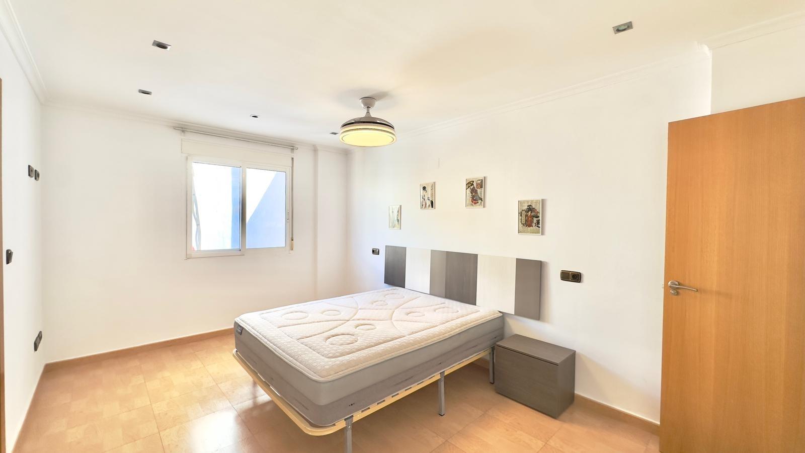 For sale - 3 Bedroom 1 Bathroom Apartment in Torrevieja - Centro  - Alicante