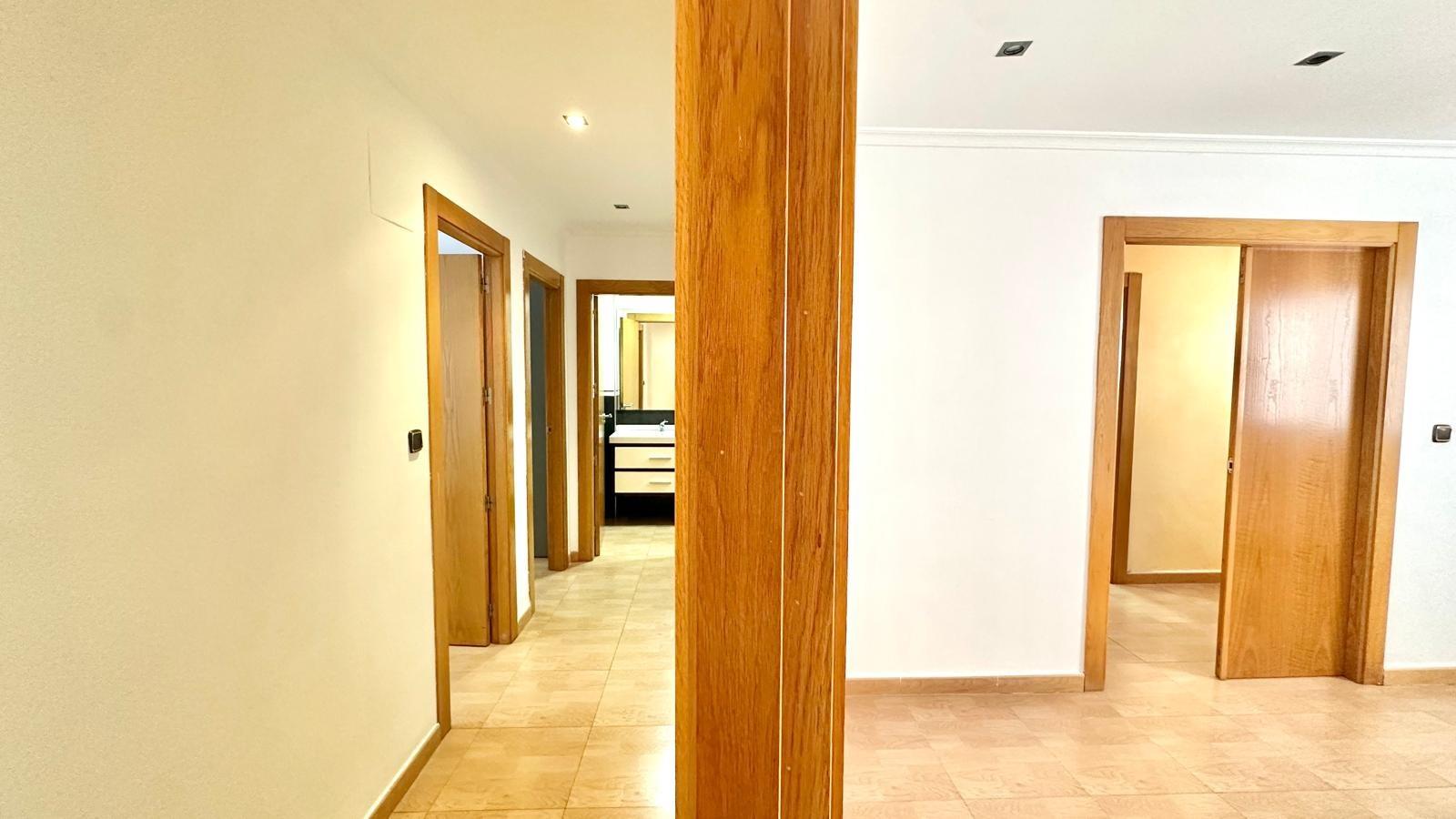 For sale - 3 Bedroom 1 Bathroom Apartment in Torrevieja - Centro  - Alicante