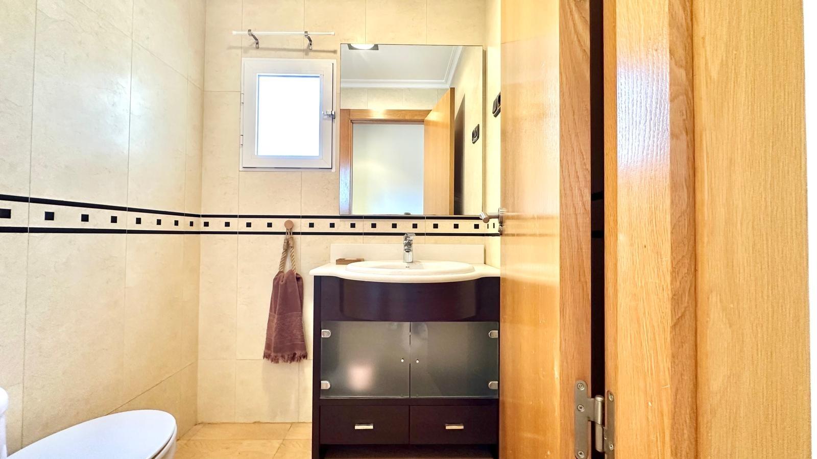 For sale - 3 Bedroom 1 Bathroom Apartment in Torrevieja - Centro  - Alicante
