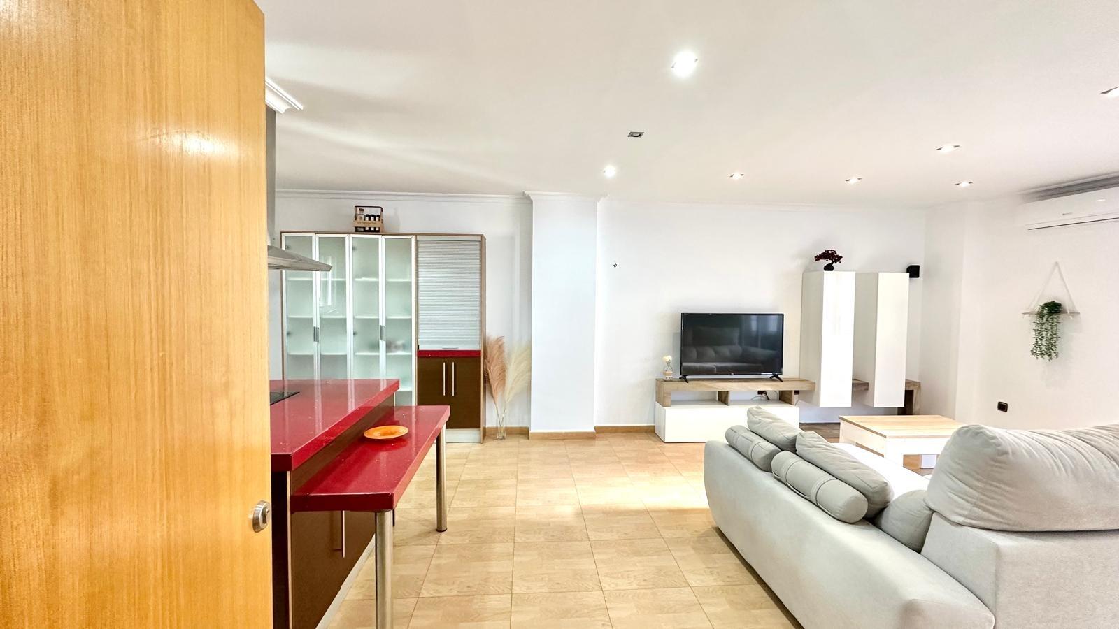 For sale - 3 Bedroom 1 Bathroom Apartment in Torrevieja - Centro  - Alicante