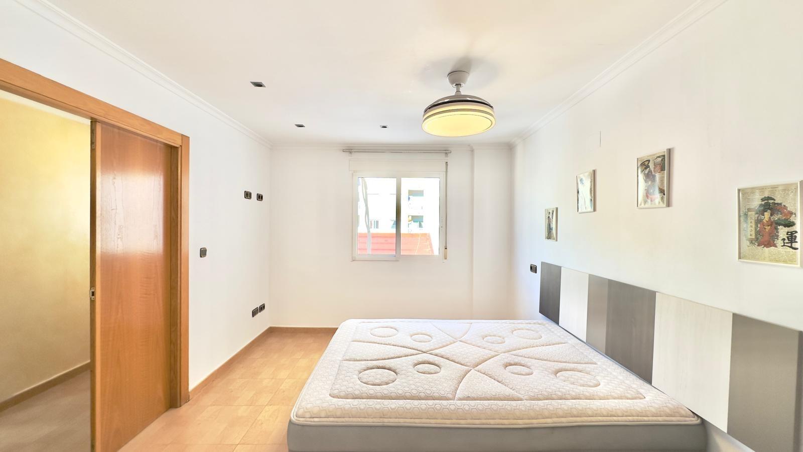 For sale - 3 Bedroom 1 Bathroom Apartment in Torrevieja - Centro  - Alicante