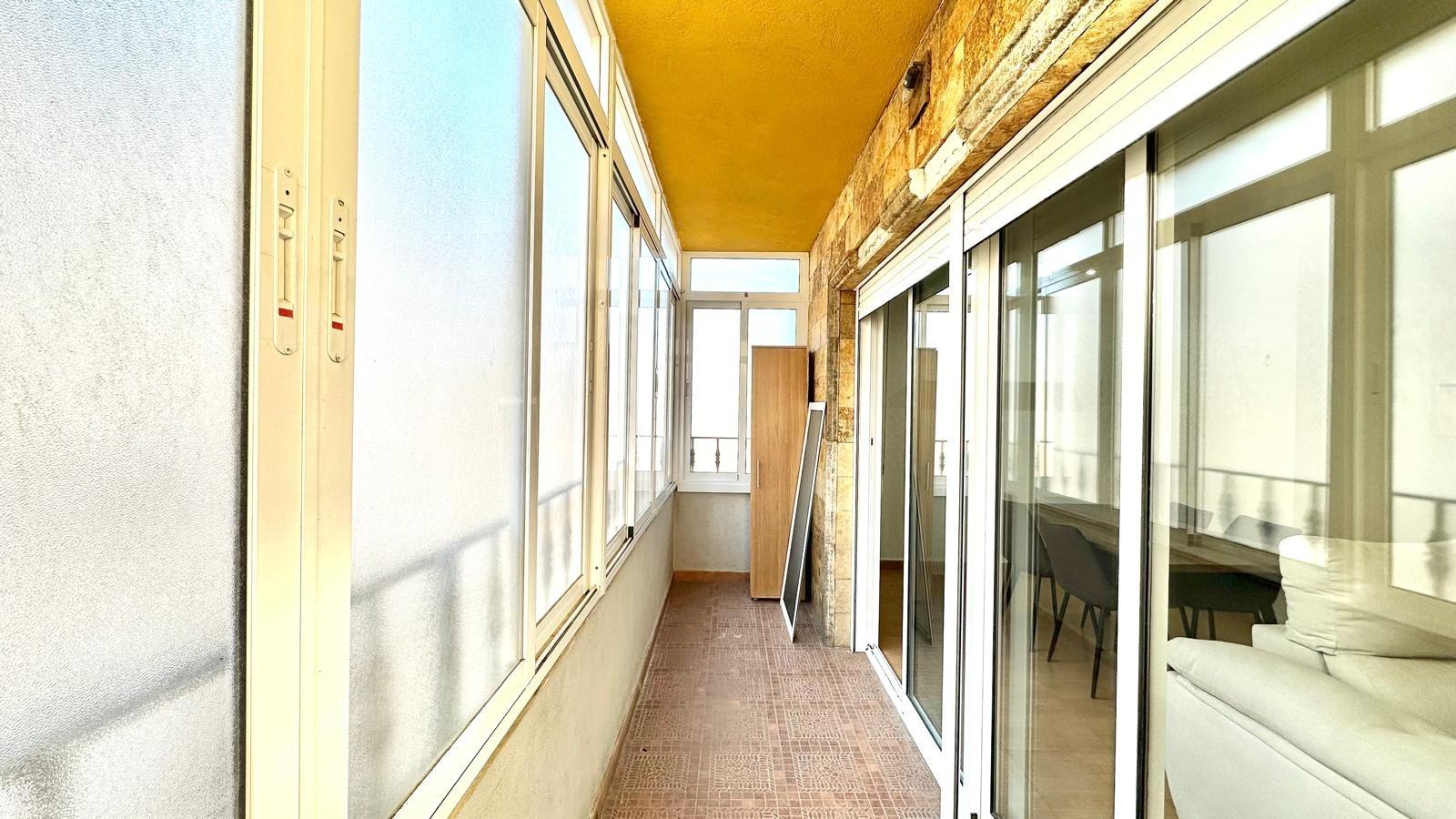 For sale - 3 Bedroom 1 Bathroom Apartment in Torrevieja - Centro  - Alicante
