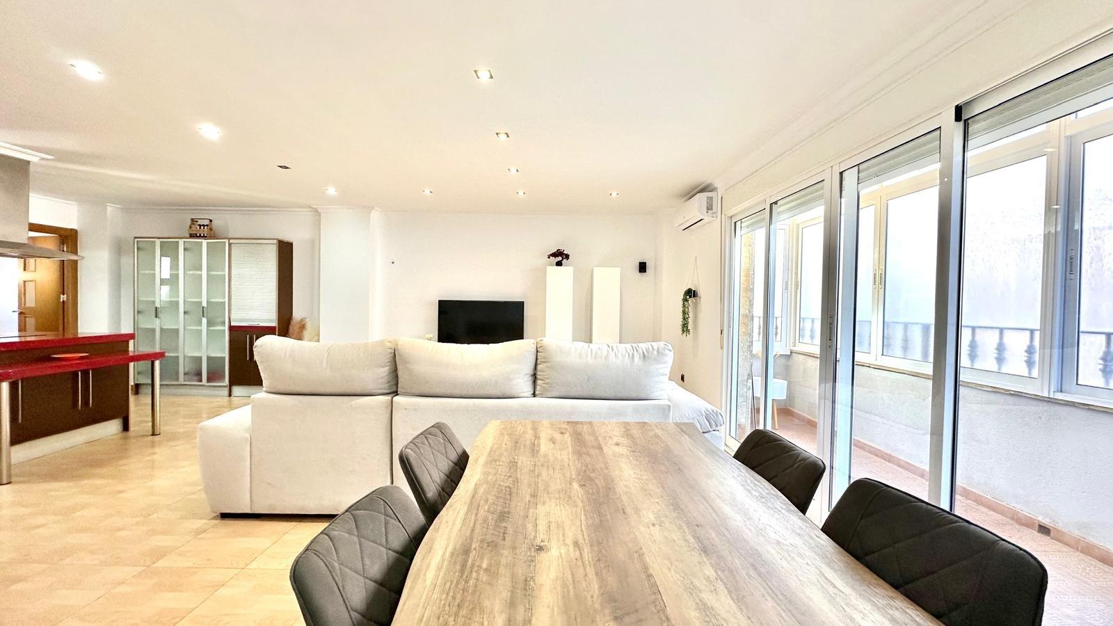 For sale - 3 Bedroom 1 Bathroom Apartment in Torrevieja - Centro  - Alicante