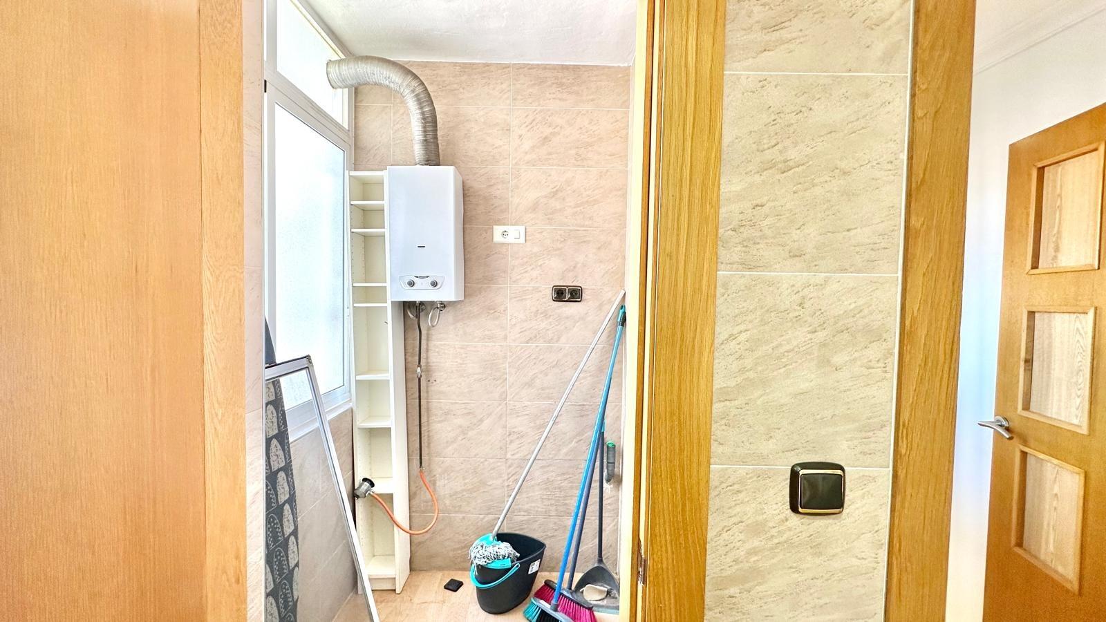 For sale - 3 Bedroom 1 Bathroom Apartment in Torrevieja - Centro  - Alicante