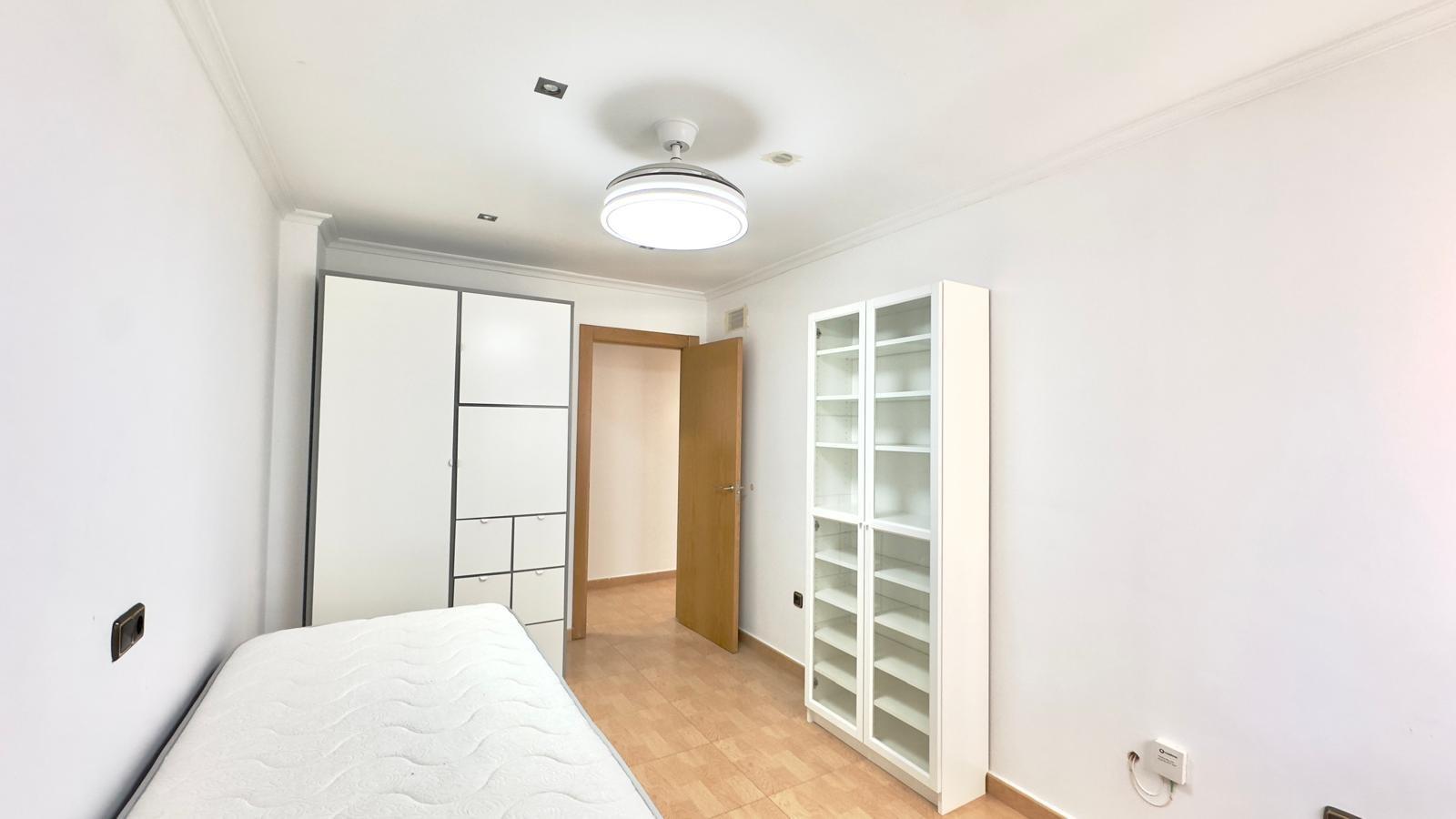 For sale - 3 Bedroom 1 Bathroom Apartment in Torrevieja - Centro  - Alicante