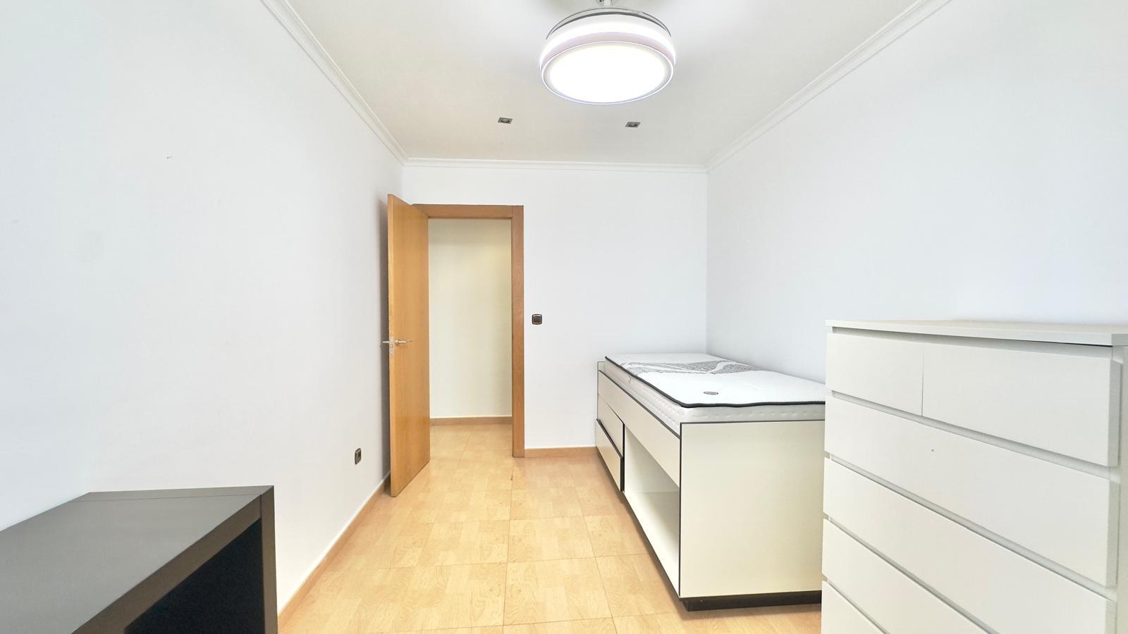 For sale - 3 Bedroom 1 Bathroom Apartment in Torrevieja - Centro  - Alicante