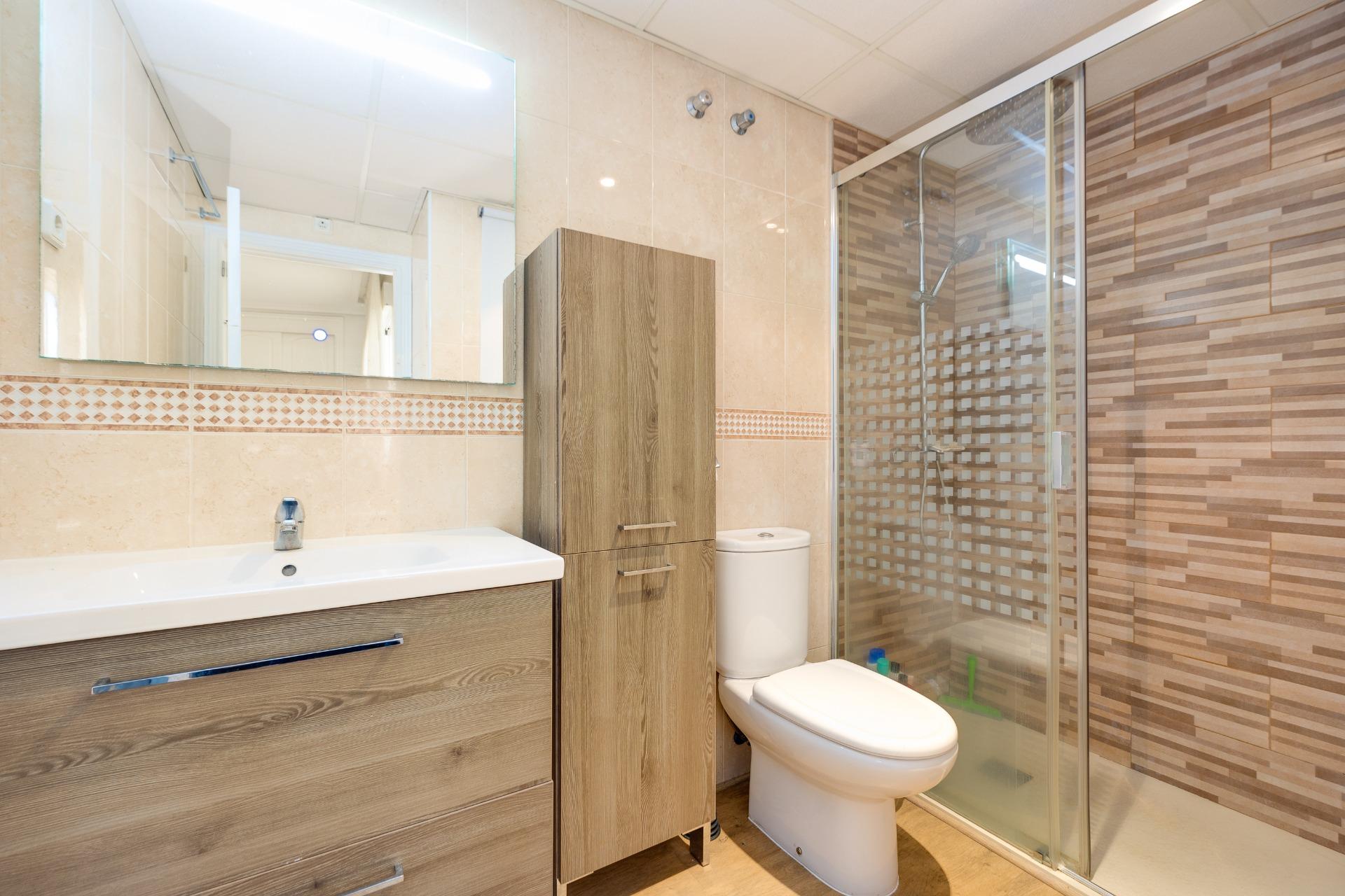 For sale - 3 Bedroom 2 Bathroom Apartment in Torrevieja - Centro  - Alicante