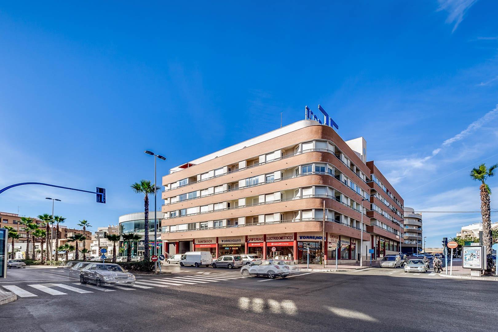 For sale - 3 Bedroom 2 Bathroom Apartment in Torrevieja - Centro  - Alicante