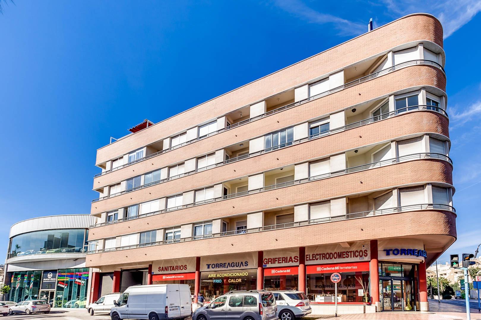For sale - 3 Bedroom 2 Bathroom Apartment in Torrevieja - Centro  - Alicante