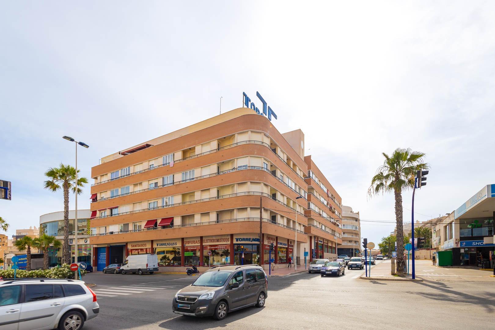 For sale - 3 Bedroom 2 Bathroom Apartment in Torrevieja - Centro  - Alicante