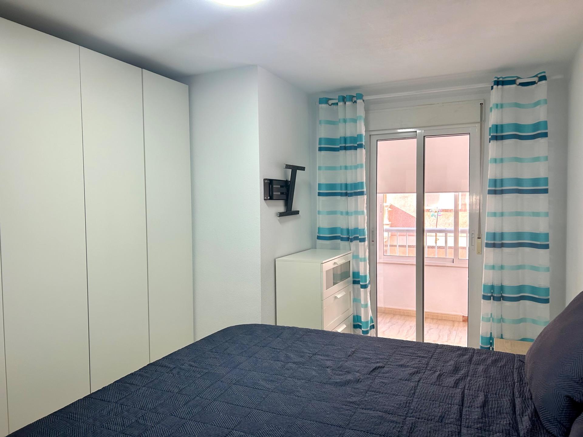 For sale - 3 Bedroom 1 Bathroom Apartment in Torrevieja - Playa Del Cura  - Alicante