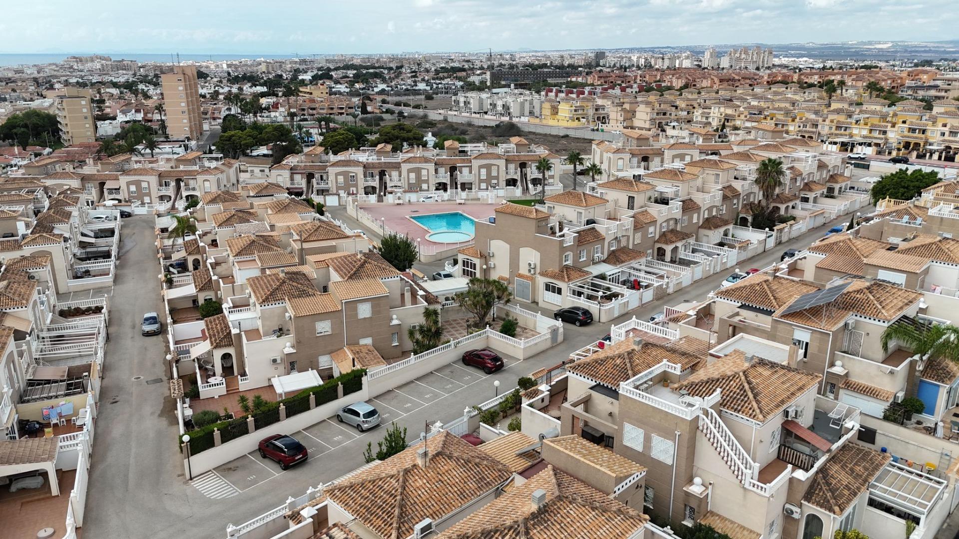 For sale - 3 Bedroom 2 Bathroom Quad House in Torrevieja - aguas nuevas  - Alicante