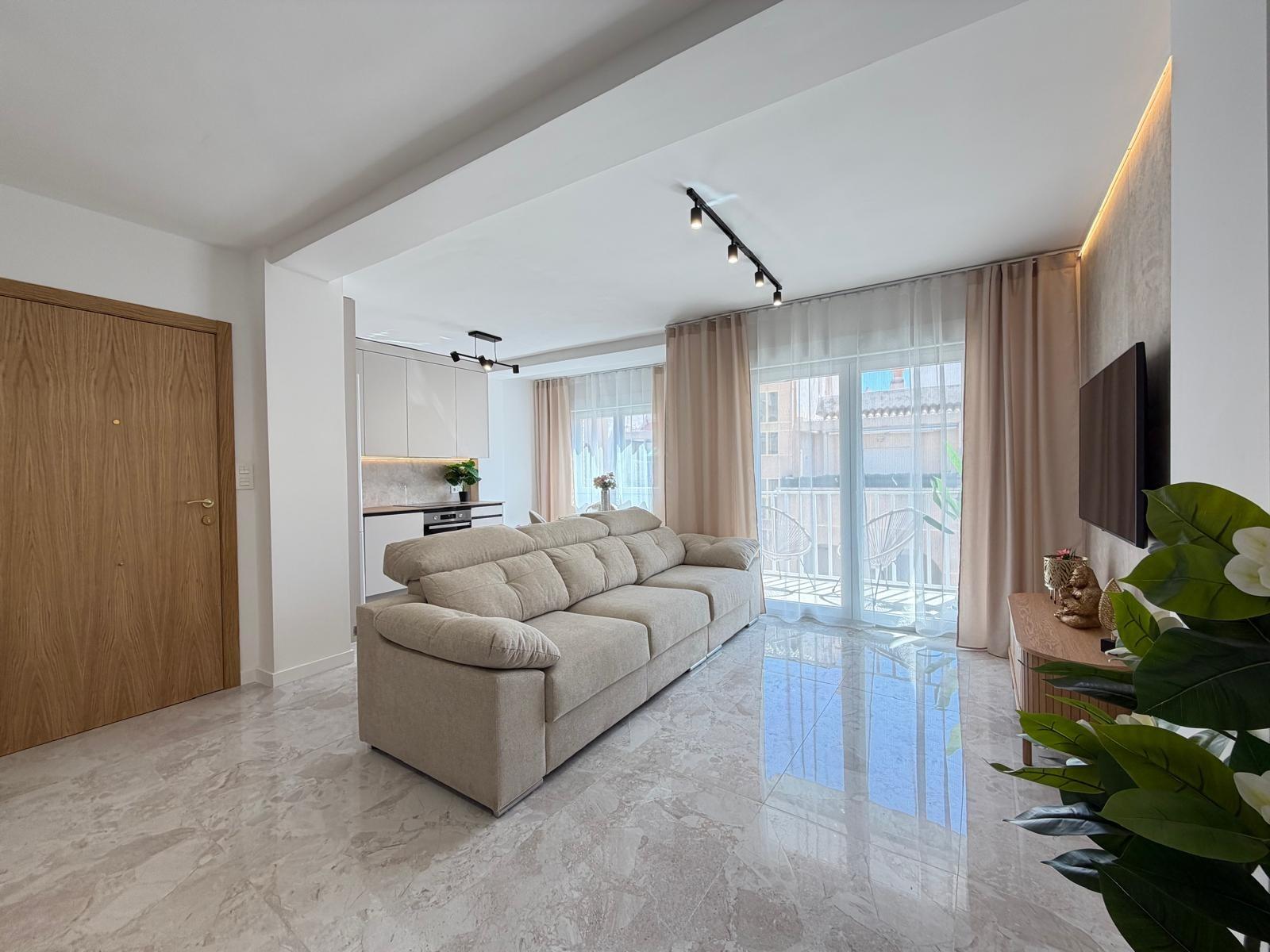 For sale - 3 Bedroom 1 Bathroom Penthouse in Torrevieja - Estacion De Autobuses  - Alicante