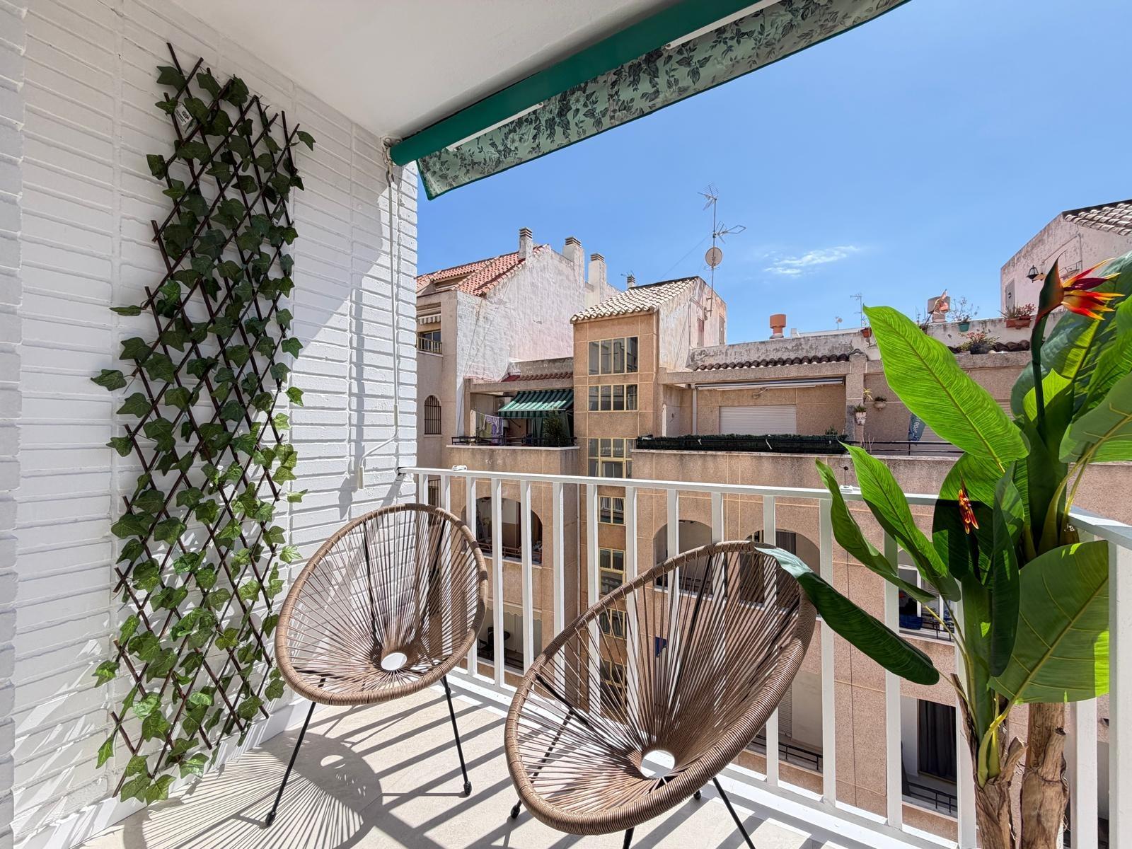 For sale - 3 Bedroom 1 Bathroom Penthouse in Torrevieja - Estacion De Autobuses  - Alicante