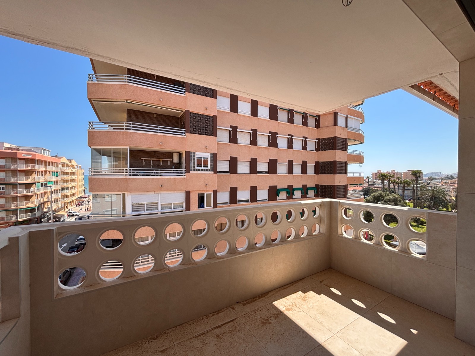 For sale - 3 Bedroom 1 Bathroom Apartment in Torrevieja - Costa Blanca  - Alicante