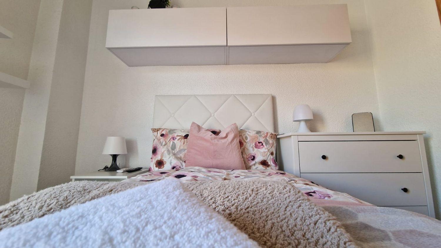 For sale - 3 Bedroom 2 Bathroom Apartment in Torrevieja - Playa De Los Locos  - Alicante