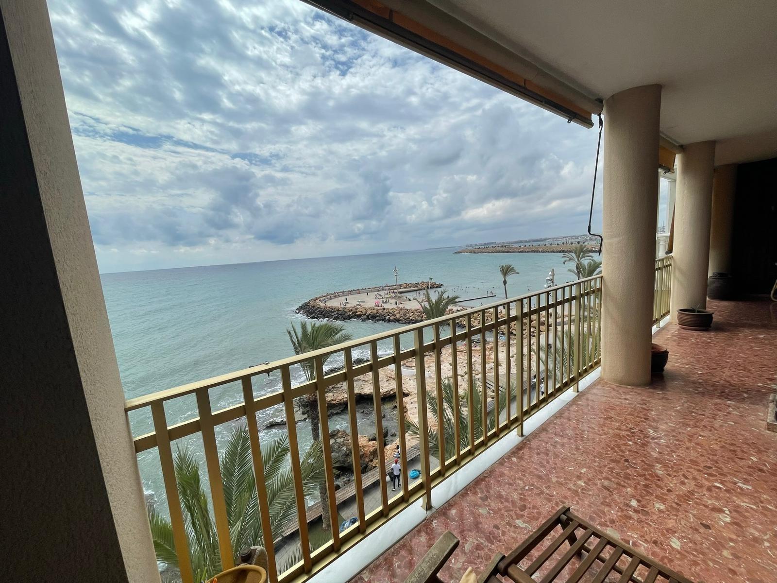 For sale - 4 Bedroom 3 Bathroom Apartment in Torrevieja - Las Piscinas Naturales  - Alicante