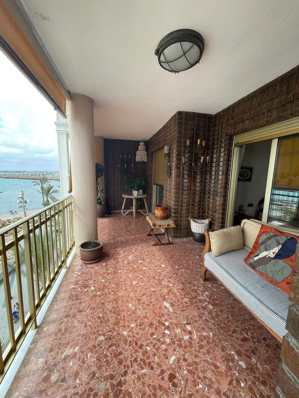 For sale - 4 Bedroom 3 Bathroom Apartment in Torrevieja - Las Piscinas Naturales  - Alicante