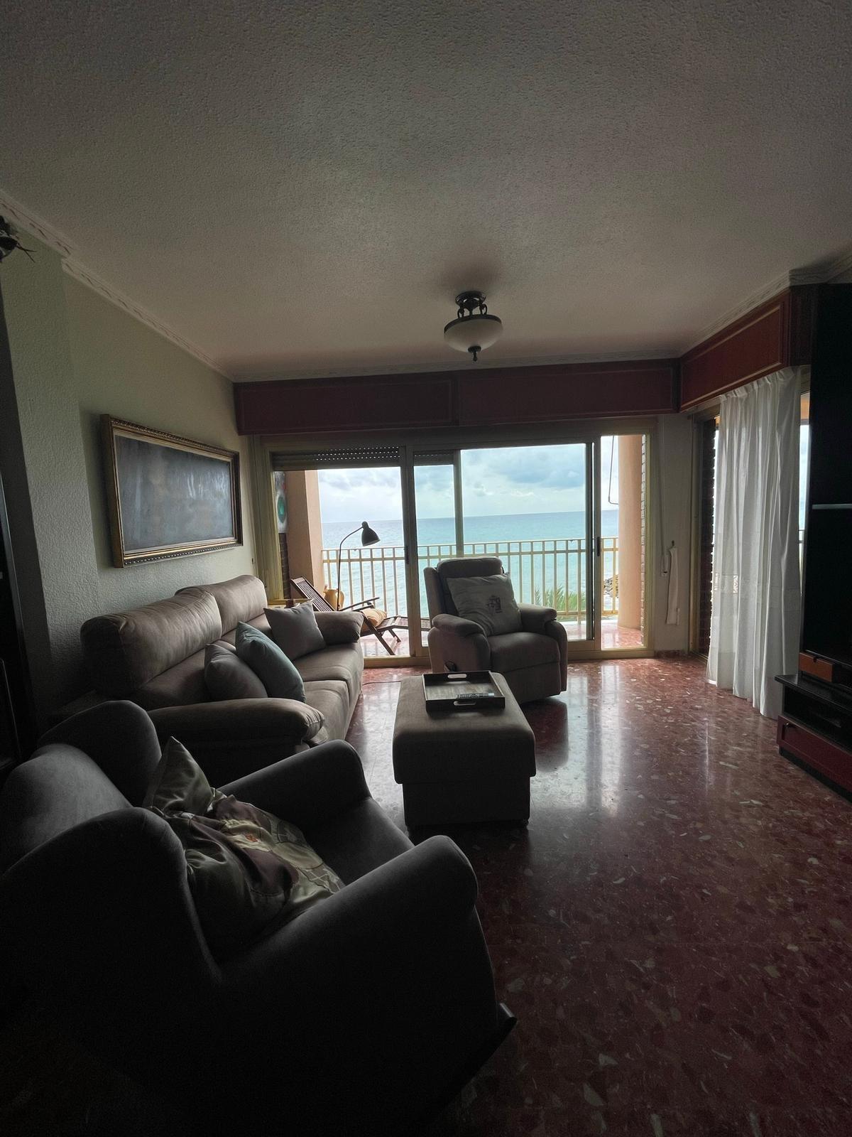 For sale - 4 Bedroom 3 Bathroom Apartment in Torrevieja - Las Piscinas Naturales  - Alicante