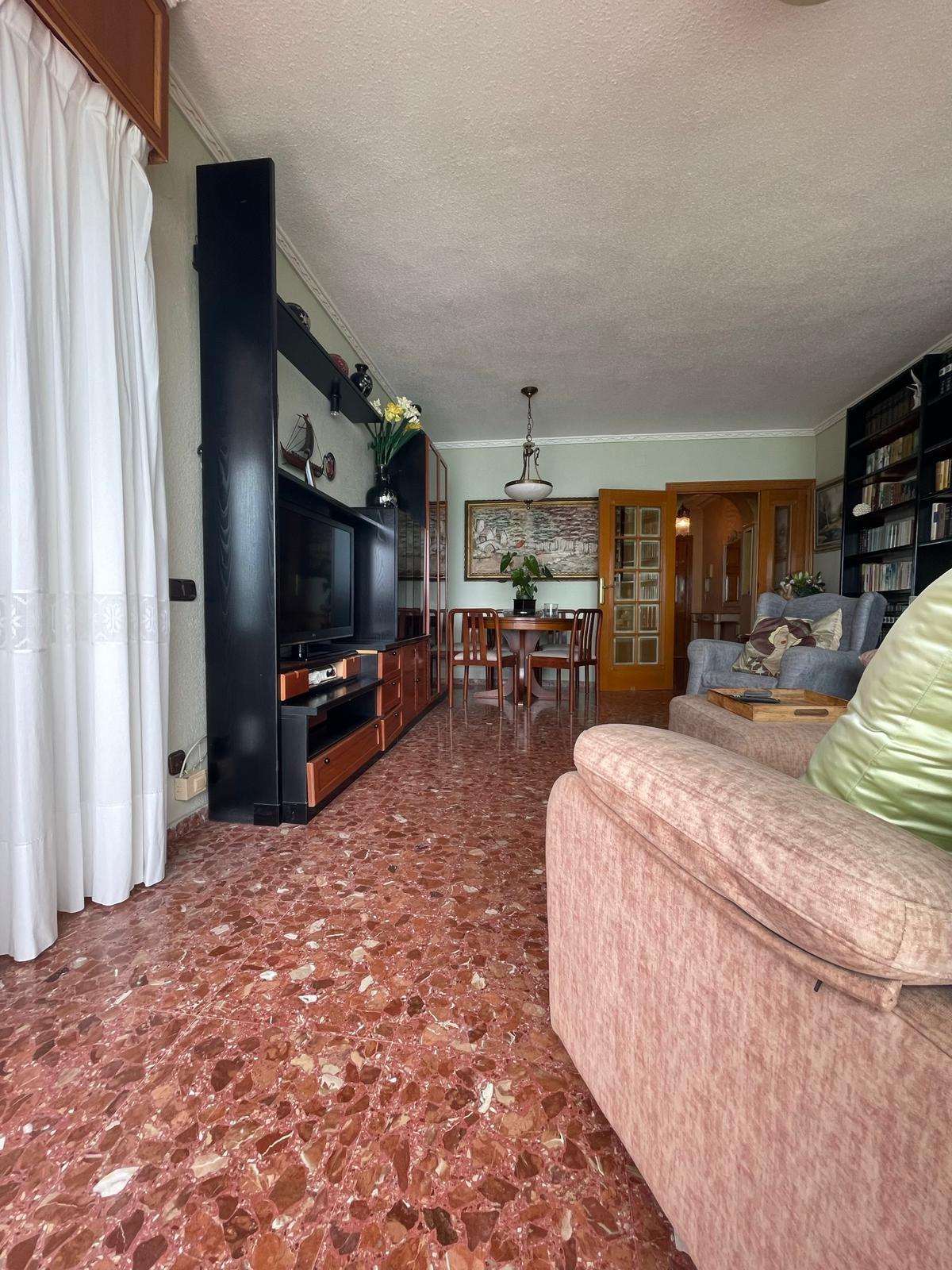 For sale - 4 Bedroom 3 Bathroom Apartment in Torrevieja - Las Piscinas Naturales  - Alicante