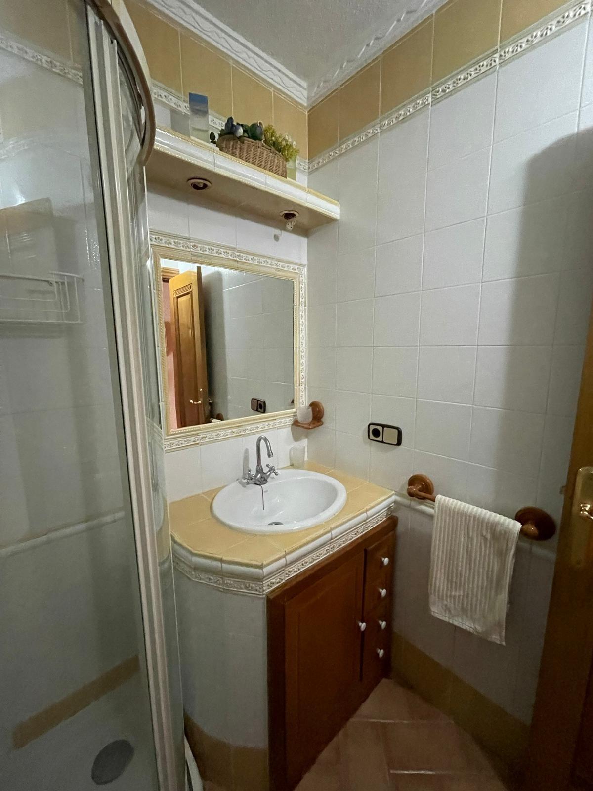 For sale - 4 Bedroom 3 Bathroom Apartment in Torrevieja - Las Piscinas Naturales  - Alicante