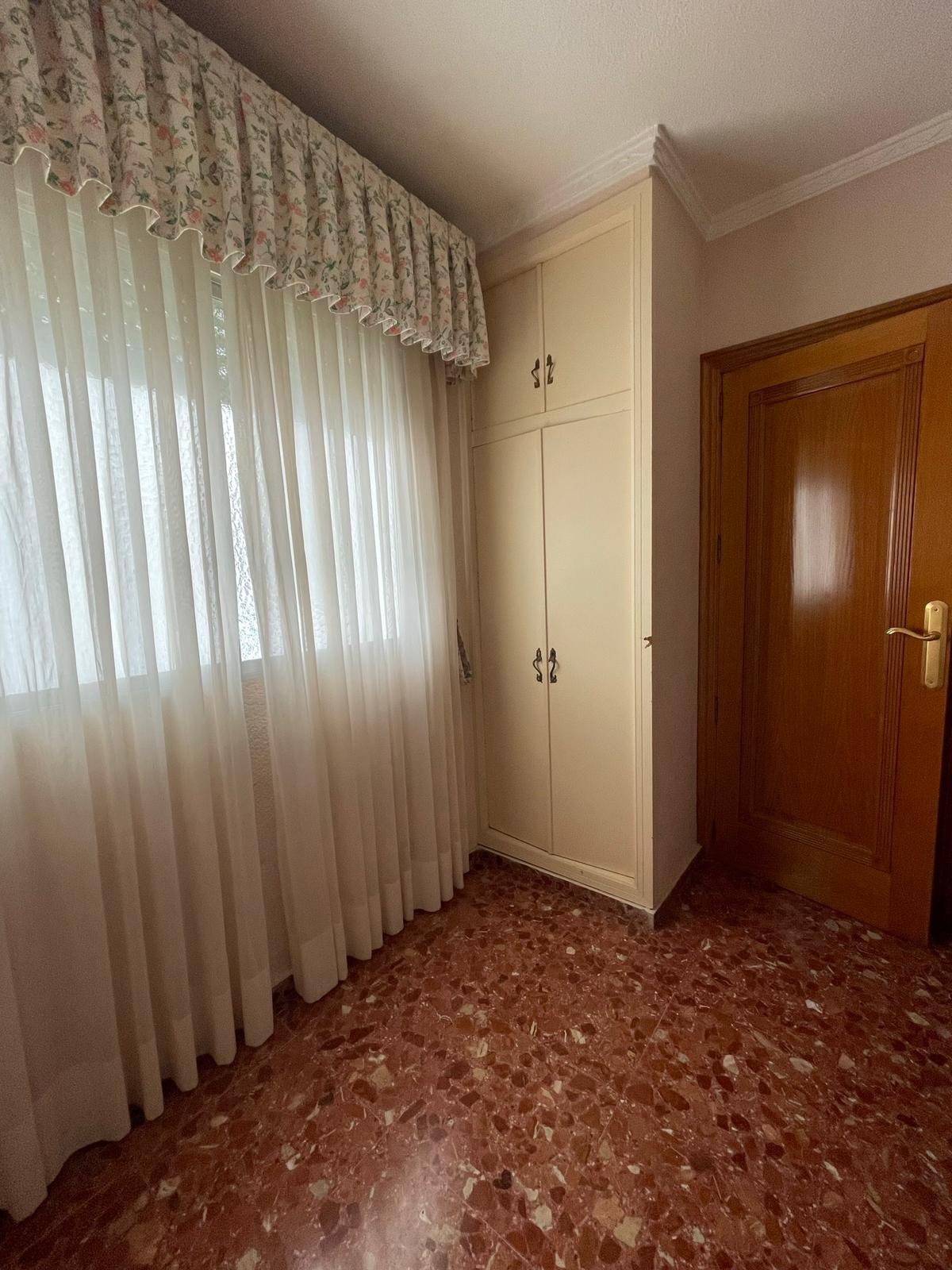 For sale - 4 Bedroom 3 Bathroom Apartment in Torrevieja - Las Piscinas Naturales  - Alicante