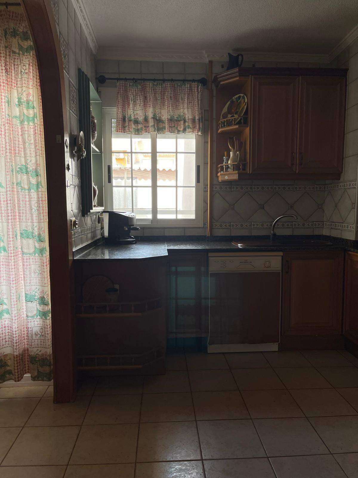 For sale - 4 Bedroom 3 Bathroom Apartment in Torrevieja - Las Piscinas Naturales  - Alicante