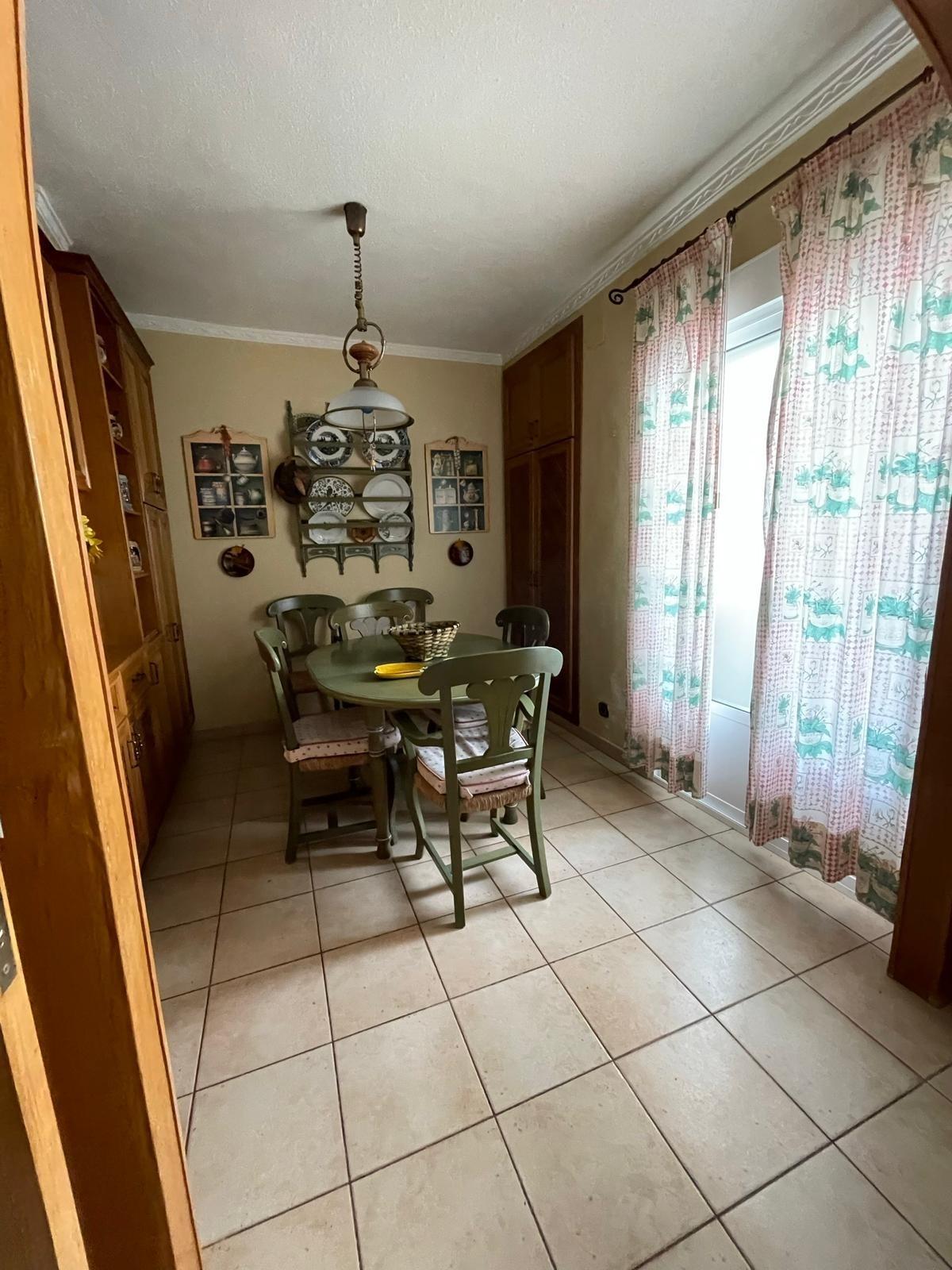 For sale - 4 Bedroom 3 Bathroom Apartment in Torrevieja - Las Piscinas Naturales  - Alicante