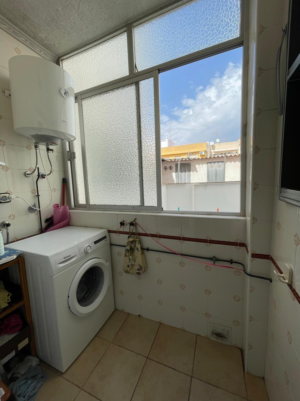 For sale - 4 Bedroom 3 Bathroom Apartment in Torrevieja - Las Piscinas Naturales  - Alicante