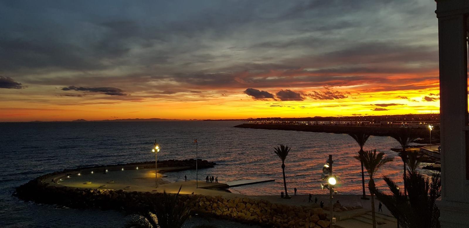 For sale - 4 Bedroom 3 Bathroom Apartment in Torrevieja - Las Piscinas Naturales  - Alicante