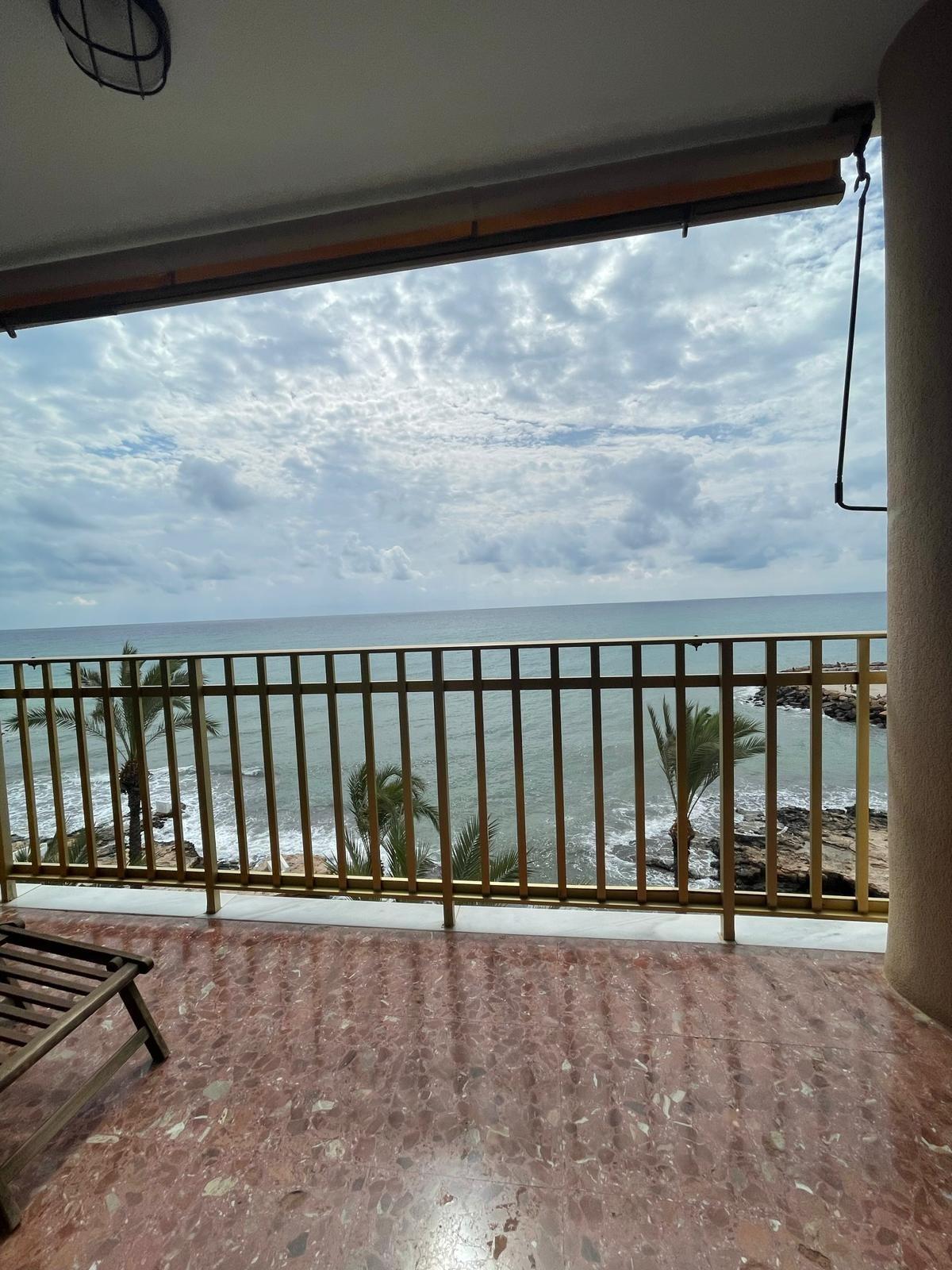 For sale - 4 Bedroom 3 Bathroom Apartment in Torrevieja - Las Piscinas Naturales  - Alicante