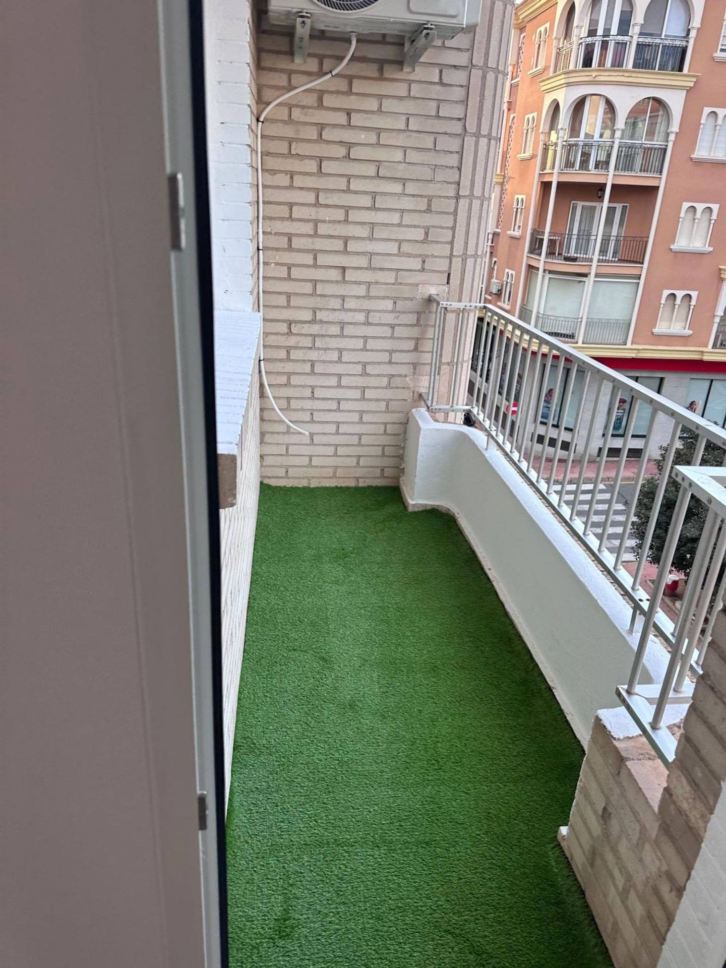 For sale - 3 Bedroom 1 Bathroom Apartment in Torrevieja - Estacion De Autobuses  - Alicante