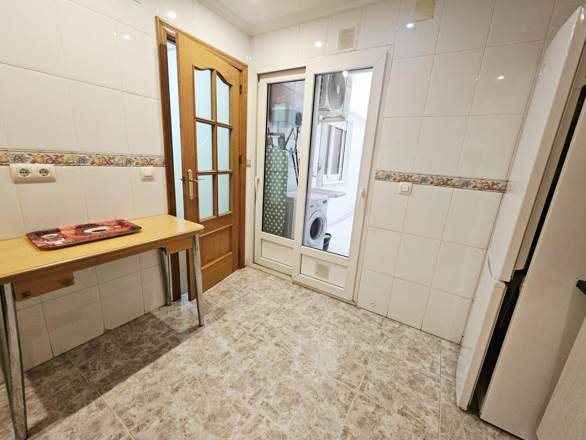 For sale - 3 Bedroom 2 Bathroom Apartment in Torrevieja - Estacion De Autobuses  - Alicante
