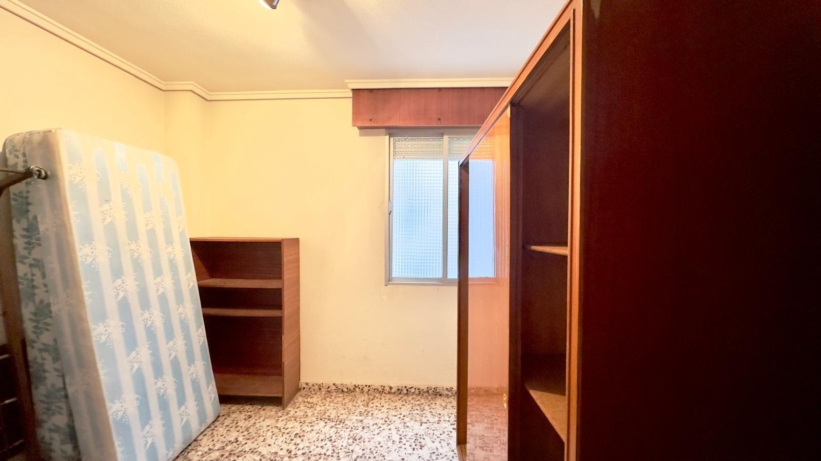 For sale - 4 Bedroom 2 Bathroom Apartment in Torrevieja - Torrevieja  - Alicante