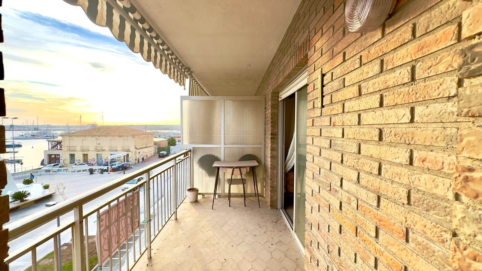 For sale - 4 Bedroom 2 Bathroom Apartment in Torrevieja - Torrevieja  - Alicante