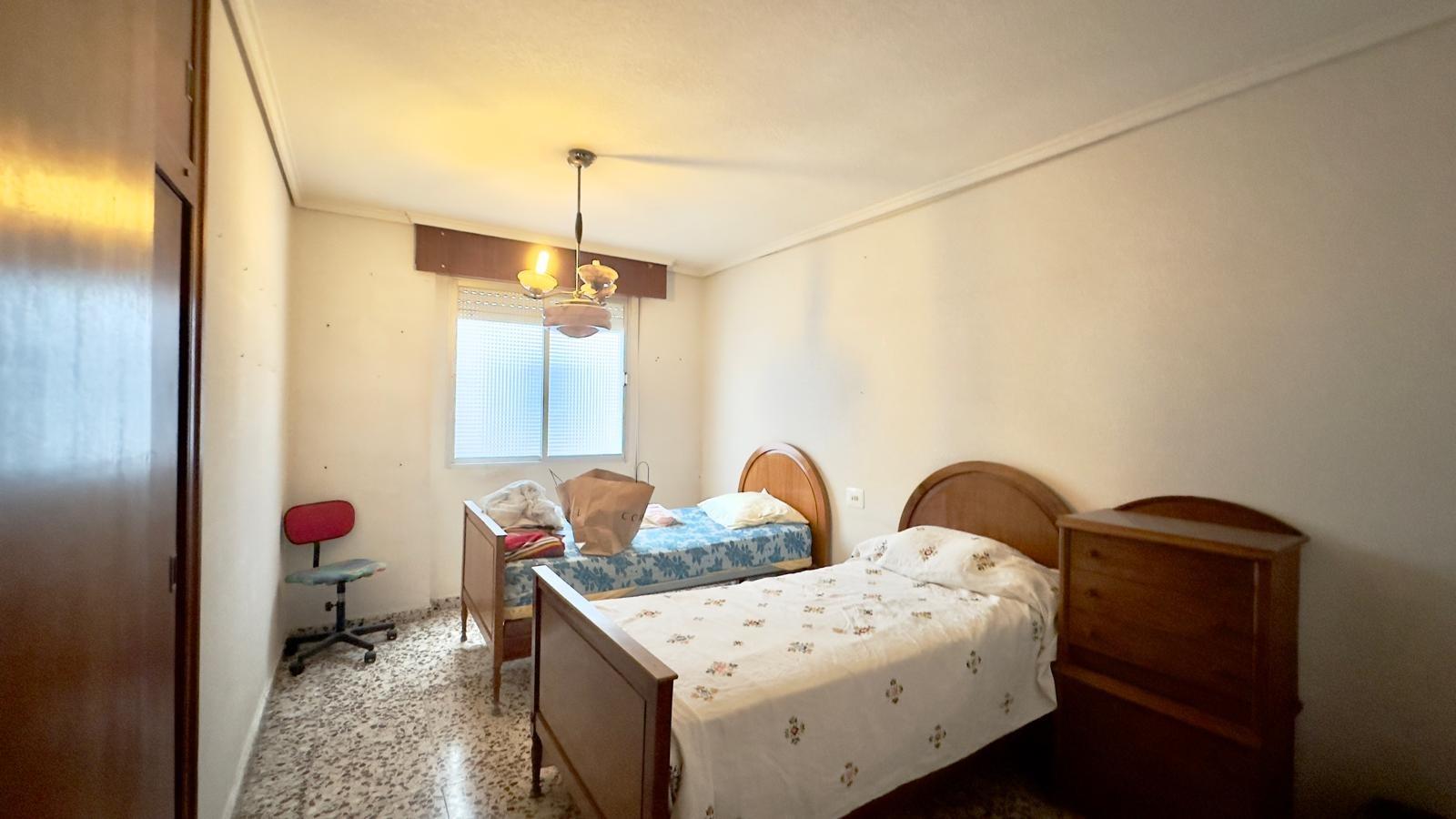 For sale - 4 Bedroom 2 Bathroom Apartment in Torrevieja - Torrevieja  - Alicante