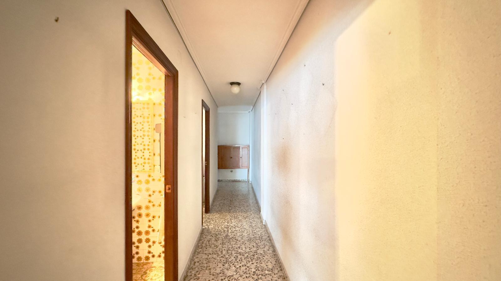 For sale - 4 Bedroom 2 Bathroom Apartment in Torrevieja - Torrevieja  - Alicante