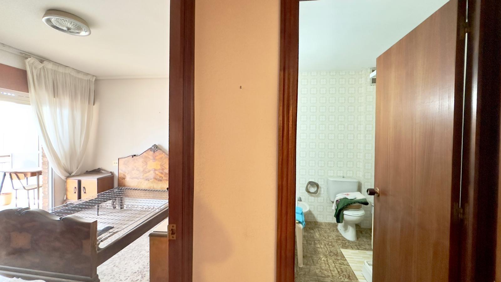 For sale - 4 Bedroom 2 Bathroom Apartment in Torrevieja - Torrevieja  - Alicante