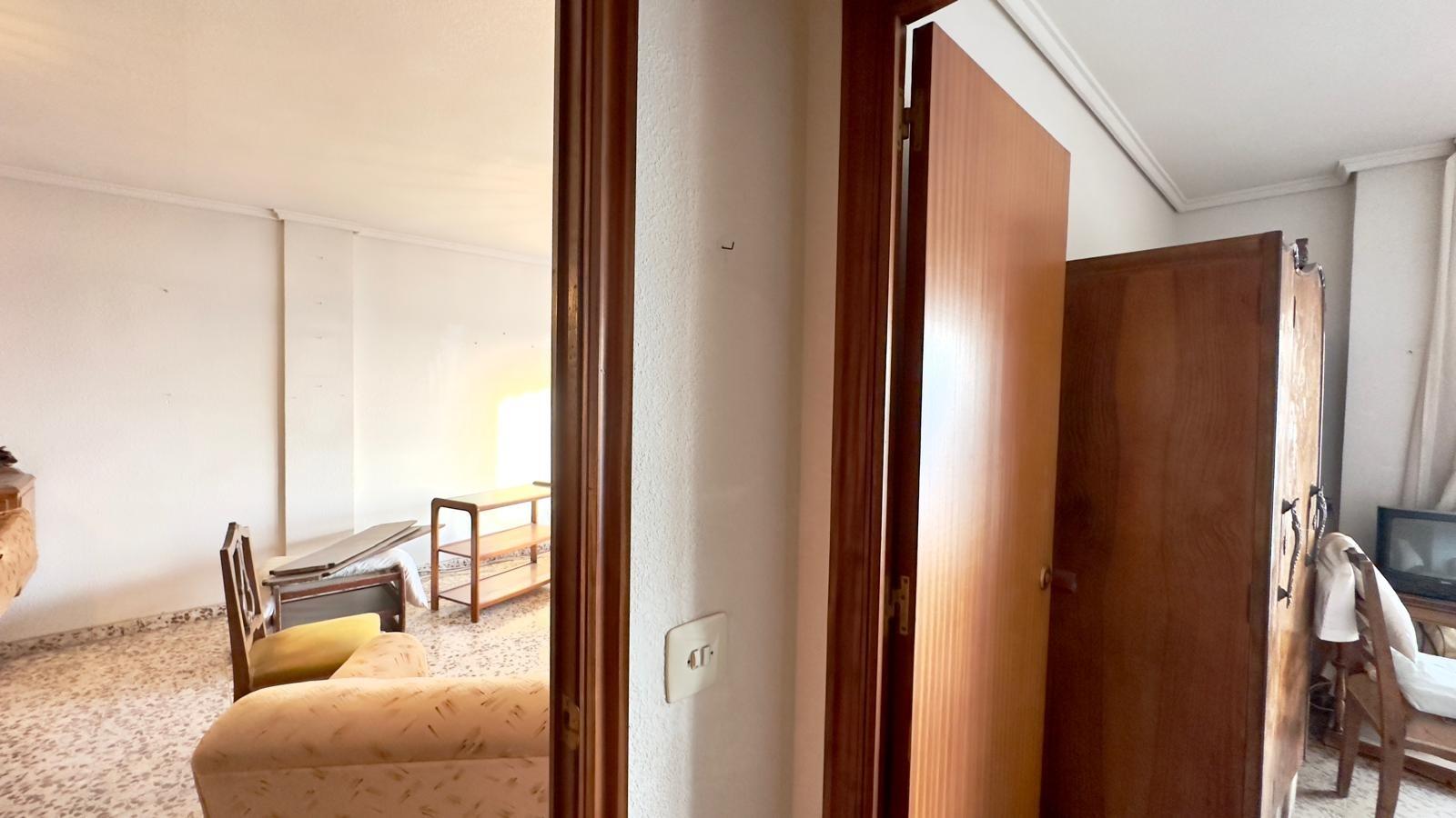 For sale - 4 Bedroom 2 Bathroom Apartment in Torrevieja - Torrevieja  - Alicante